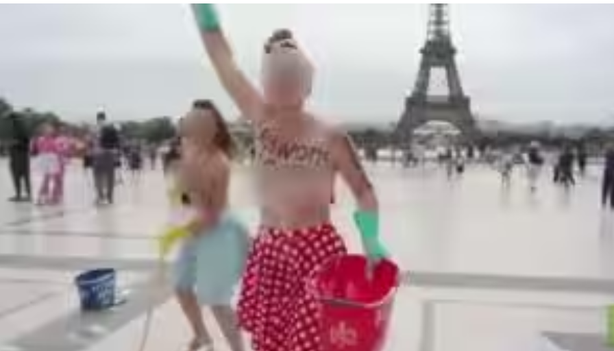 फ्रांस के एफिल टावर के पास कपड़े उताकर क्यों प्रदर्शन कर रहीं फेमिनिस्ट? जानें कारण