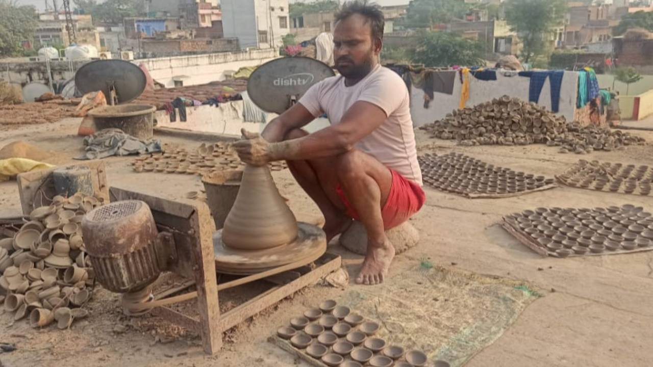 सरकार की उदासीनता के कारण डेढ़ सौ परिवार हुए प्रभावित, दिवाली पर नहीं मिला रोजगार