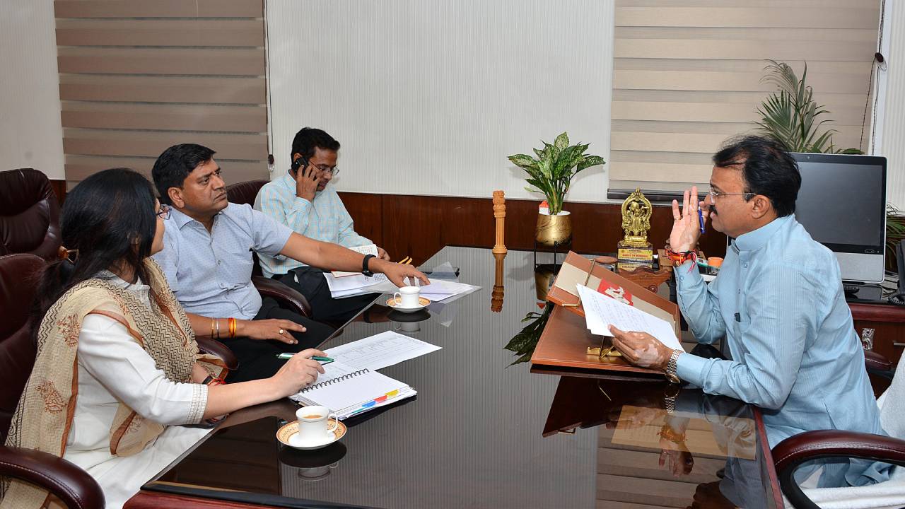 ​उपमुख्यमंत्री ने की परिवहन विभाग को लेकर की समीक्षा बैठक, सुगम परिवहन के लिए सेना को मिले पूर्ण सहयोग