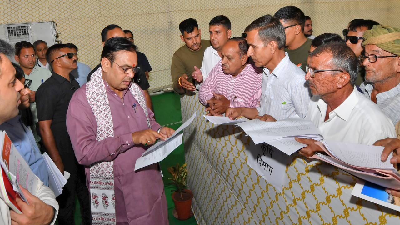 ​सीएम ने जनसुनवाई में कहा-जनता की समस्याओं का समाधान हमारी प्रमुख प्राथमिकता