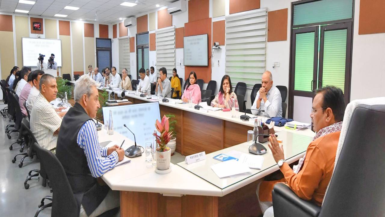 सीएम ने की बजट 2025-26 की समीक्षा बैठक,कहा- प्रदेश सरकार युवाओं को दे रही रोजगार के पर्याप्त अवसर
