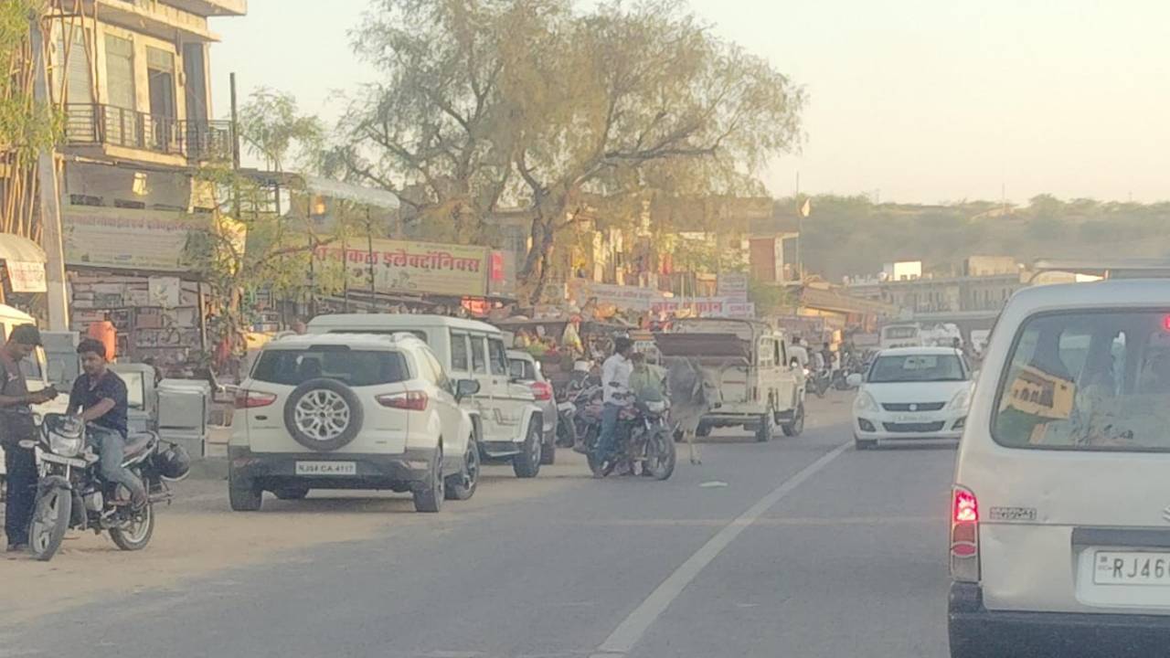 धनाऊ में बॉर्डर इलाके की भारतमाला सड़क पर तेजी से बढ़ रहा है अतिक्रमण