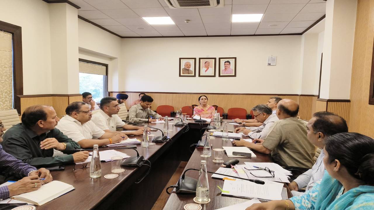 ​उपमुख्यमंत्री ने पर्यटन और फिल्म नीति शीघ्रता से जारी करने के दिए निर्देश