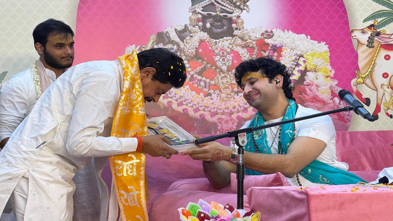 ​आदित्य गोस्वामी महाराज के श्रीमद्भागवत कथा कार्यक्रम में शामिल हुए विधायक गोपाल शर्मा