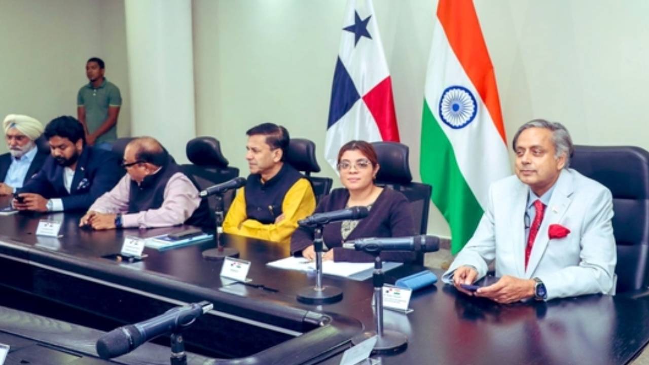 ​पनामा दौरे पर कांग्रेस नेता शशि थरूर ने दी पाकिस्तान को अंतिम चेतावनी