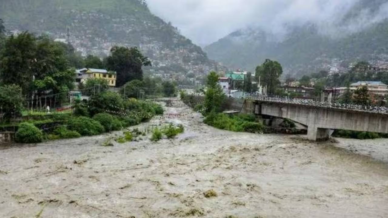 ​सिक्किम में बारिश ने मचाई भारी तबाही, पूर्वोत्तर राज्यों में बाढ़ से गई 37 की जान