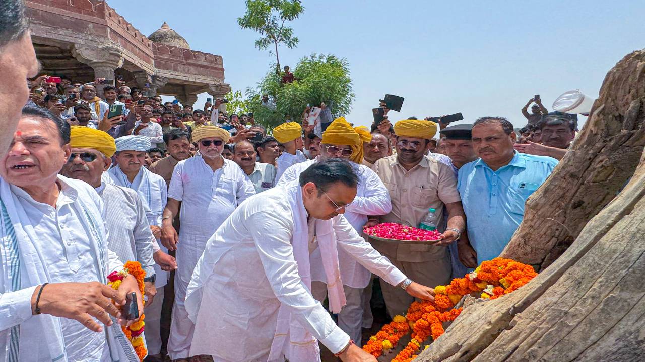 ​चिकित्सा मंत्री की धर्मपत्नी स्व. प्रीति कुमारी की अंत्येष्टि में शामिल हुए सीएम शर्मा
