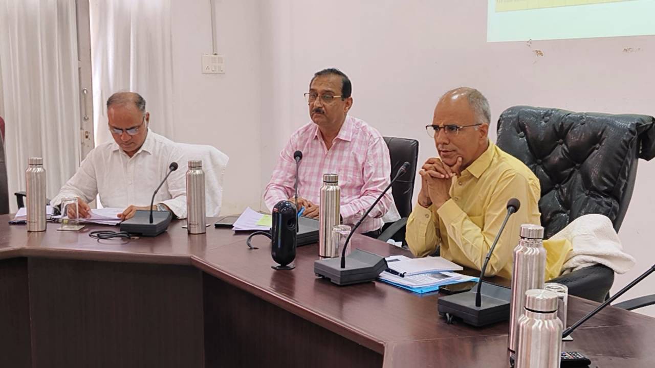 ​मंत्री कन्हैयालाल ने उदयपुर में संभाग स्तरीय समीक्षा बैठक ली