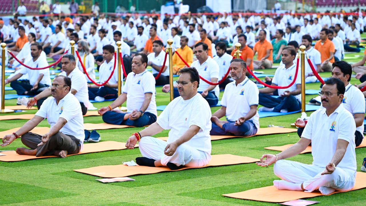 ​अन्‍तर्राष्‍ट्रीय योग दिवस से पहले राजस्‍थान विधान सभा में सामूहिक योग का पूर्वाभ्‍यास