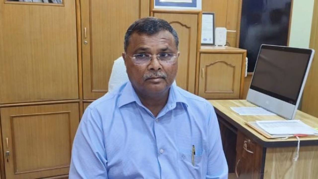 ​झुंझुनू जिला कलेक्टर रामावतार मीणा ने दिए निजी शिक्षण संस्थानों में कार्यरत शिक्षकों के वेतन की जांच के निर्देश