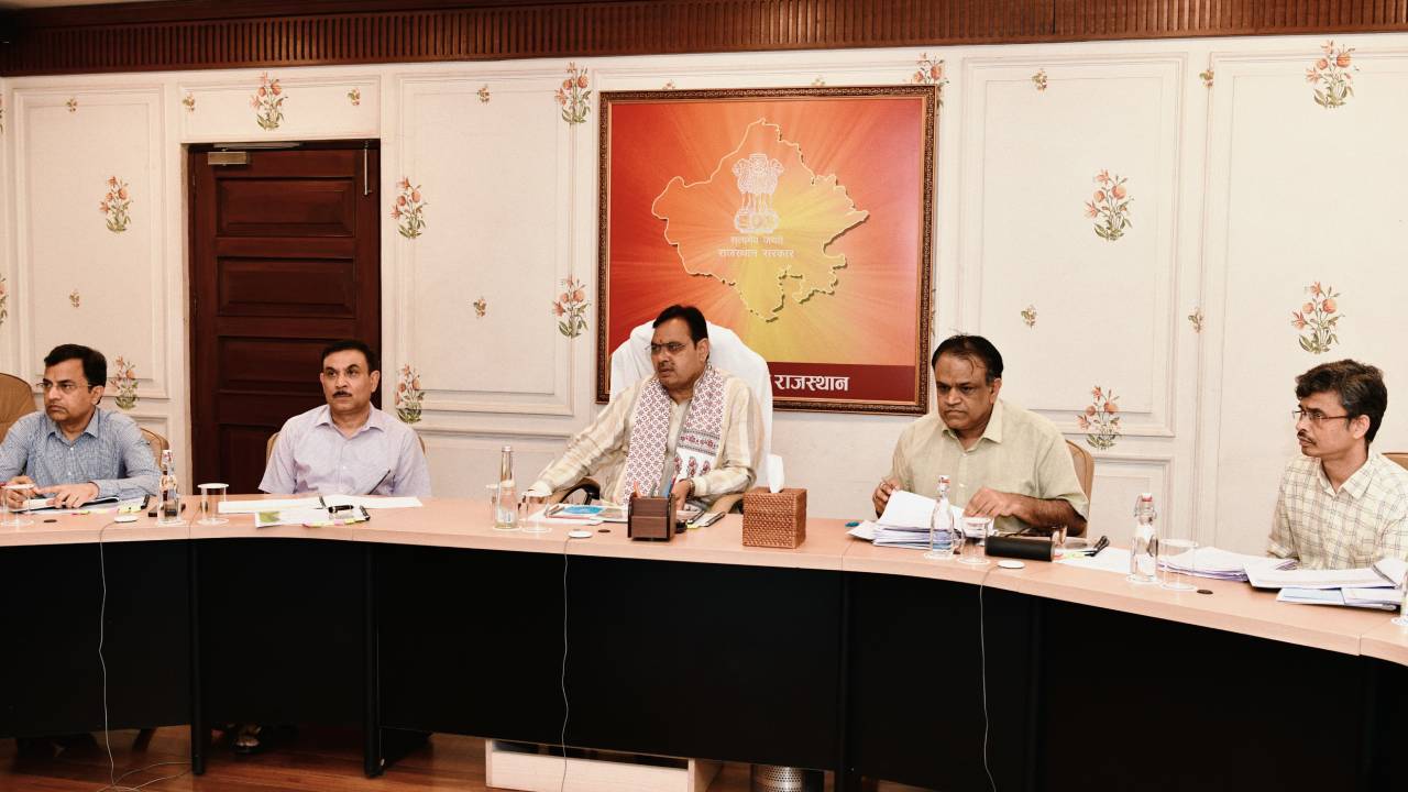 ​सीएम ने ली सार्वजनिक निर्माण विभाग की समीक्षा बैठक, ​कहा-प्रदेश को पूर्ण रूप से रेलवे फाटक मुक्त किया जाए