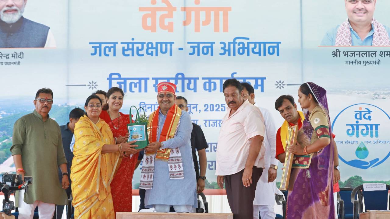 ​सीएम ने कहा-जल संरक्षण से ‘हरियालो राजस्थान‘ की परिकल्पना होगी साकार, आमजन से की पौधारोपण की अपील