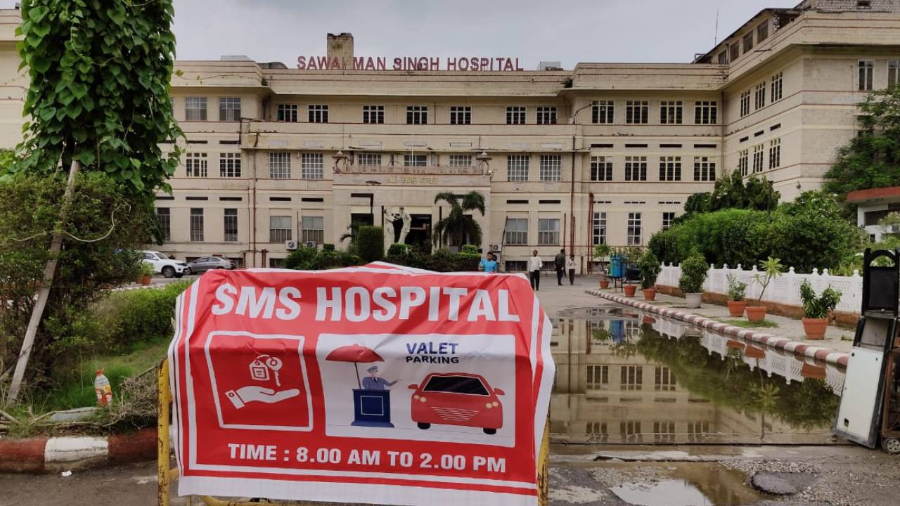 ​एसएमएस अस्पताल में वैलेट पार्किंग में सुरक्षा को लेकर खड़े होने लगे सवाल