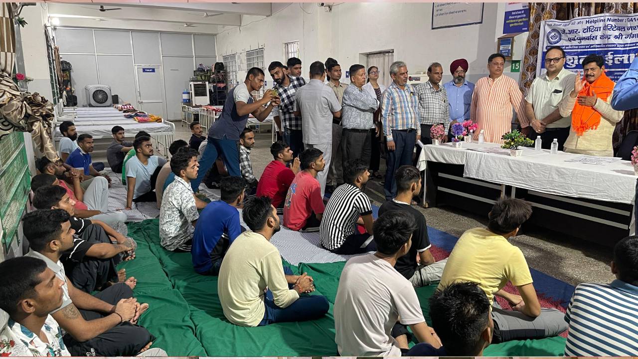​विधायक गोपाल शर्मा ने किया जेआर टांटिया चेरिटेबल नशा मुक्ति पुनर्वास केंद्र के पोस्टर का विमोचन