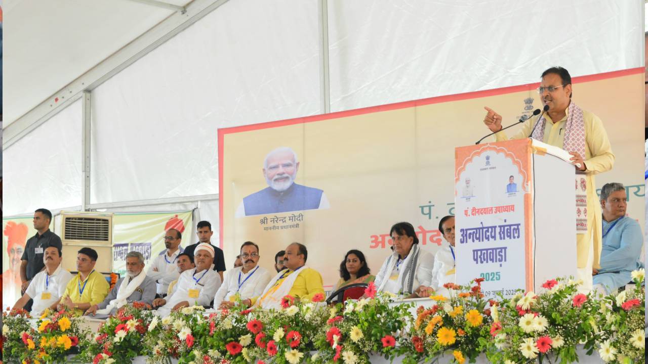 ​सवाई माधोपुर में मुख्यमंत्री ने अत्योदय संबल पखवाड़े के अंतर्गत शिविर का किया अवलोकन