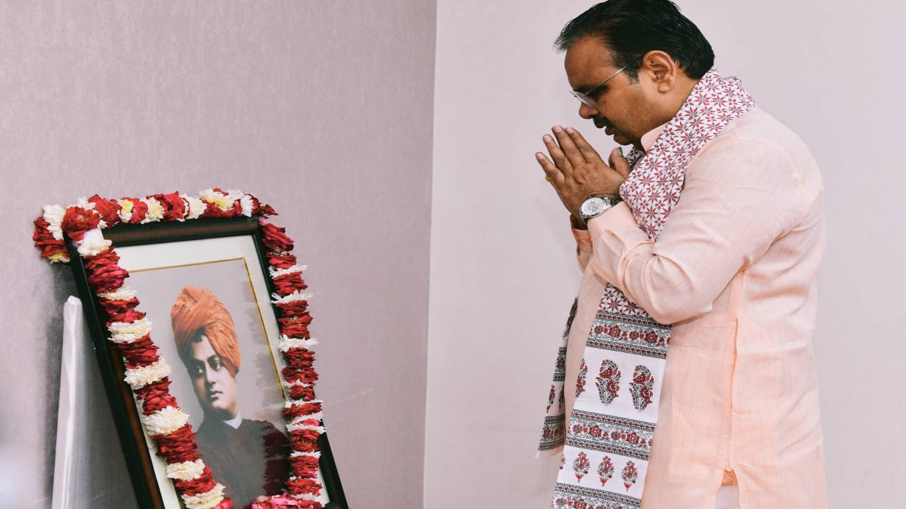 ​सीएम ने स्वामी विवेकानंद को पुण्यतिथि पर किया नमन, अर्पित की श्रद्धांजलि