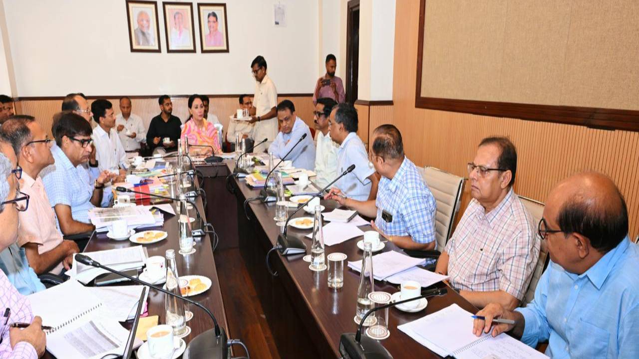 अजमेर सड़क परियोजनाओं की समीक्षा बैठक में उपमुख्यमंत्री ने दिए त्वरित क्रियान्वयन के निर्देश