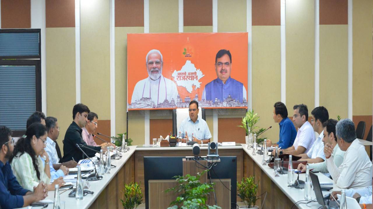 ​सीएम ने राइजिंग राजस्थान ग्लोबल इन्वेस्टमेंट समिट के एमओयू क्रियान्वयन की समीक्षा बैठक