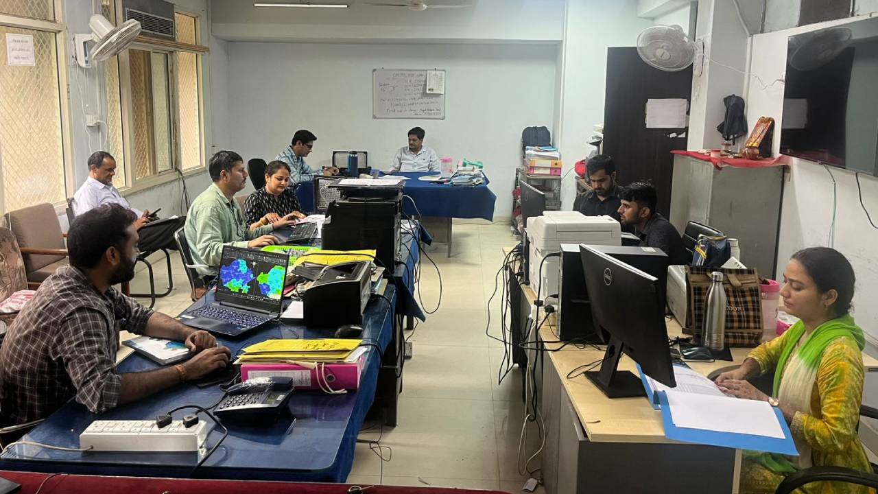 ​इस बार मानसून प्रदेश पर मेहरबान, 77 बाढ़ नियंत्रण कक्षों से सतत निगरानी