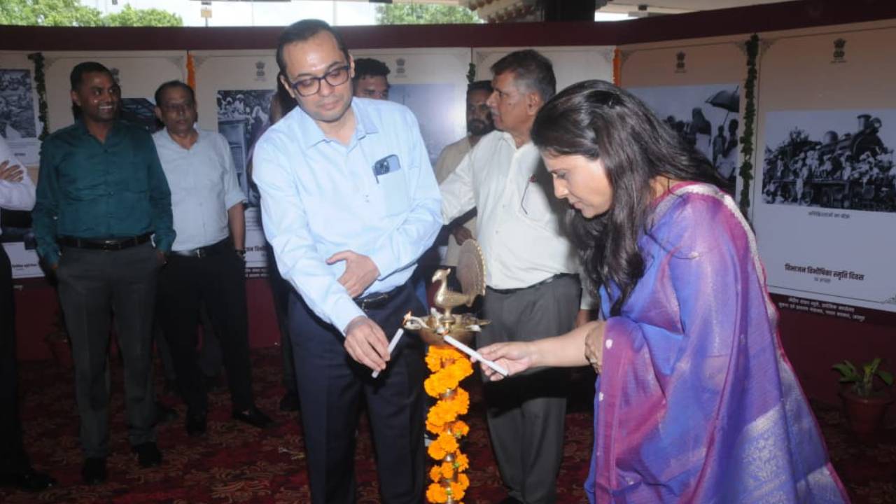 ​विभाजन की विभीषिका स्मृति दिवस पर जयपुर रेलवे जंक्शन पर चित्र प्रदर्शनी का आयोजन किया