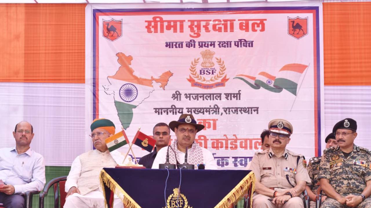 सीएम ने 79वें स्वतंत्रता दिवस से पूर्व बीकानेर में बीएसएफ की कोडेवाला आउट पोस्ट का किया दौरा