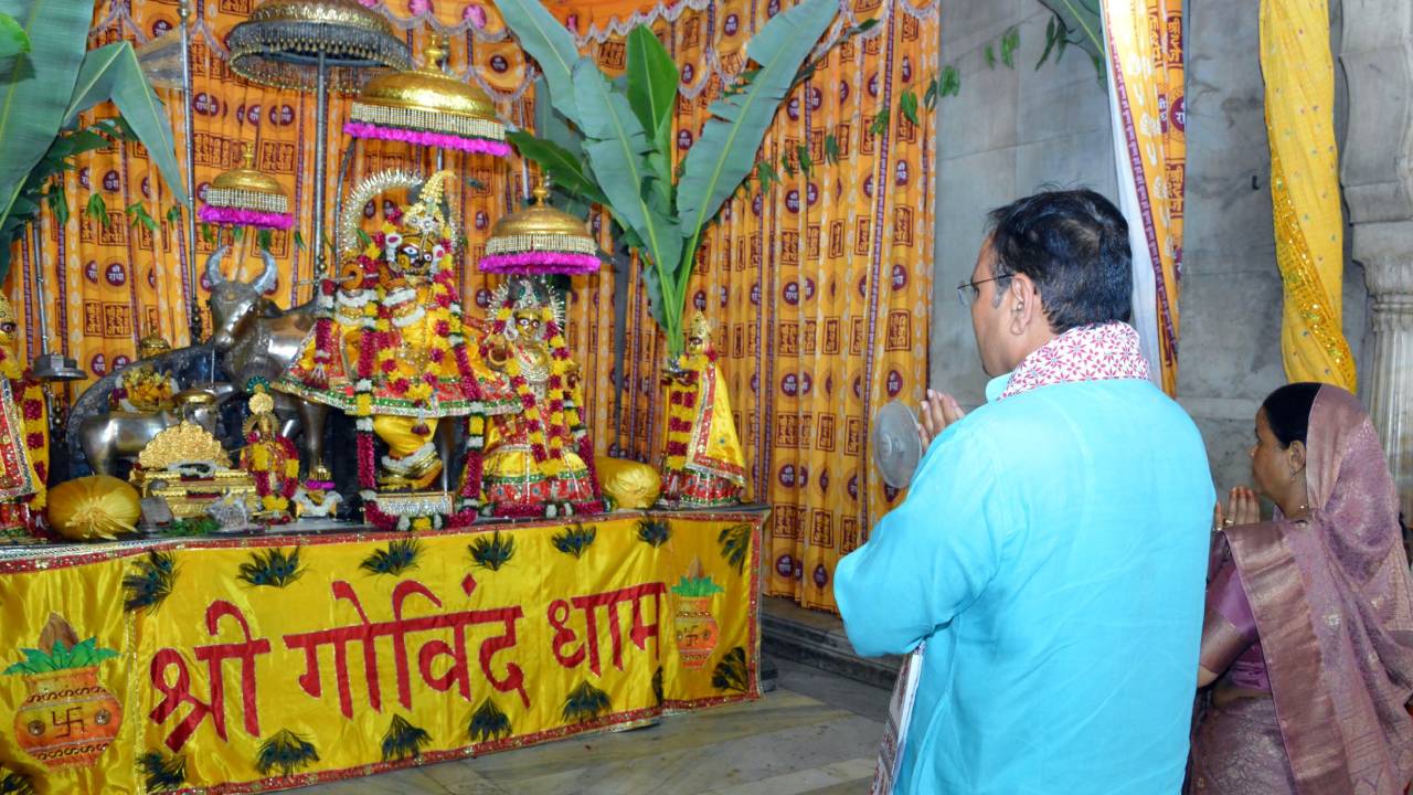 ​मुख्यमंत्री ने श्रीकृष्ण जन्माष्टमी पर गोविन्द देव जी के किए दर्शन, प्रदेश की खुशहाली की प्रार्थना की