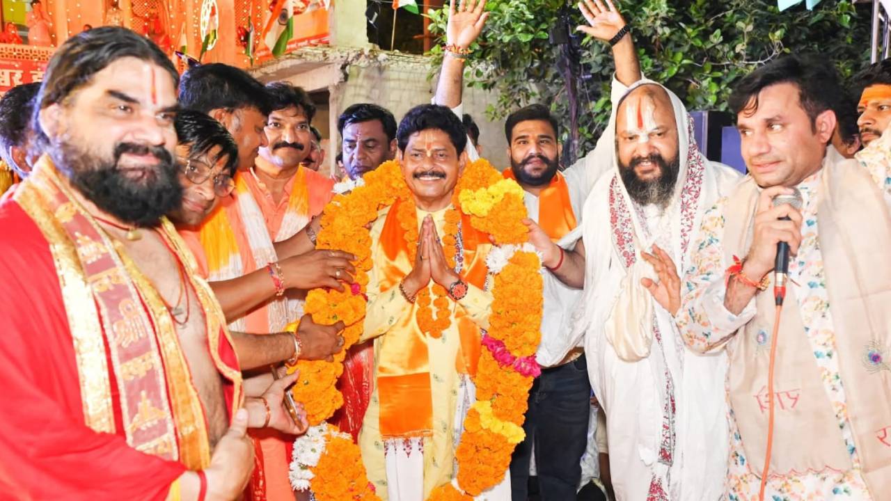 सिद्धेश्वर हनुमान मंदिर और राधे-राधे क्लब के जन्माष्टमी उत्सव में शामिल हुए विधायक गोपाल शर्मा