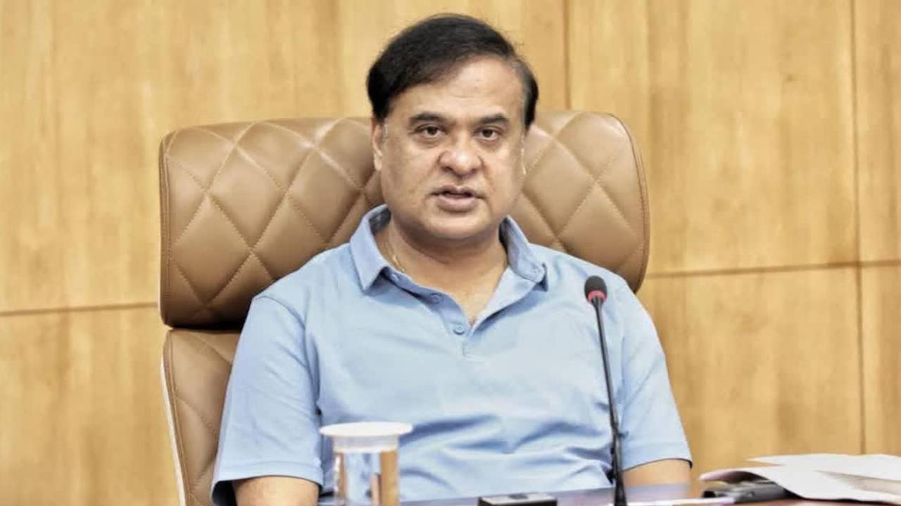 ​असम सरकार ने 18+उम्र वालों का नया आधार कार्ड बनाने पर लगाई रोक