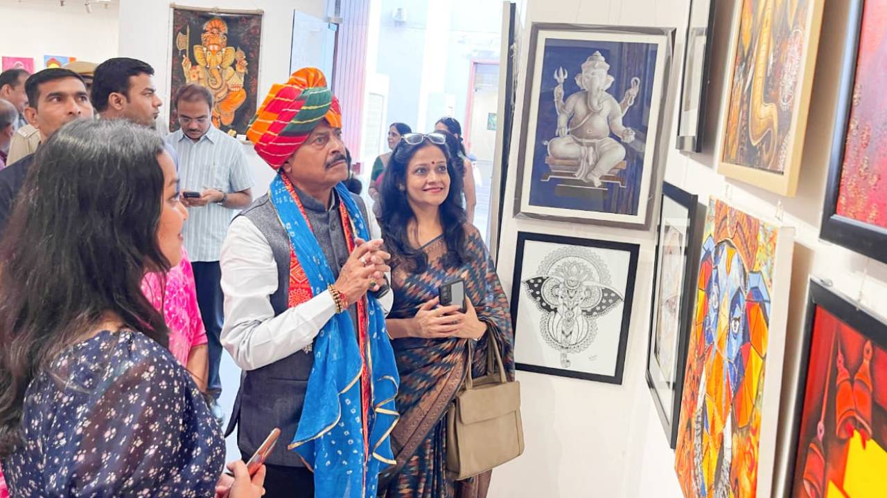 ​विश्व फोटोग्राफी दिवस: जेकेके में ‘फोटोग्राफी महाकुंभ’ खींच रहा नजरें, विधायक गोपाल शर्मा ने किया अवलोकन
