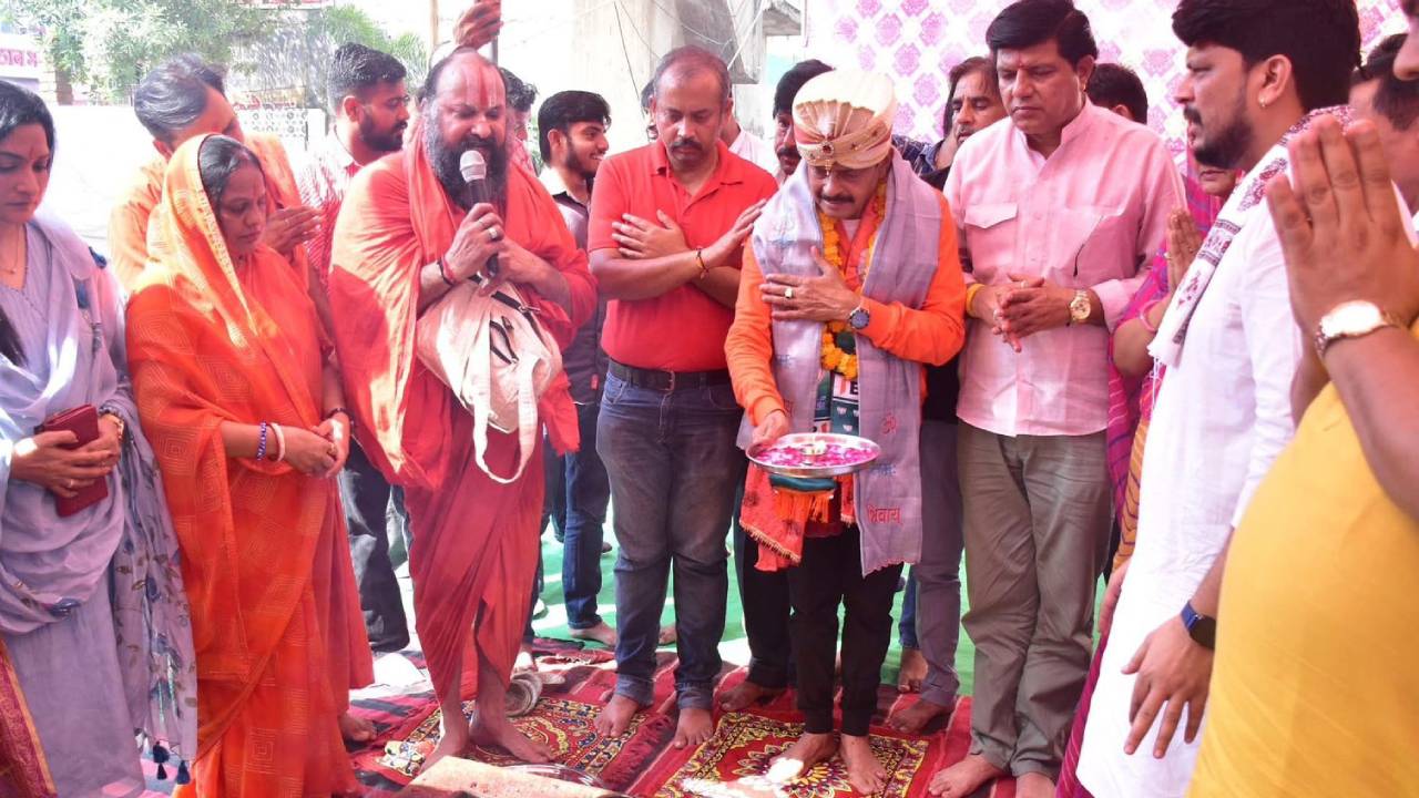 ​दिव्य शक्ति यज्ञ से सेवा पखवाड़ा का शुभारंभ, विधायक गोपाल शर्मा के नेतृत्व में स्वदेशी अपनाने का लिया संकल्प