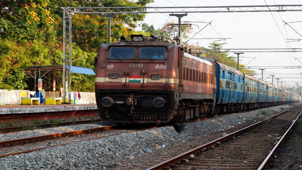 ​राजस्थान में चतुर्थ श्रेणी परीक्षा के लिए चलेगी स्पेशल ट्रेन, जानें आपके शहर की ट्रेनों का शेड्यूल