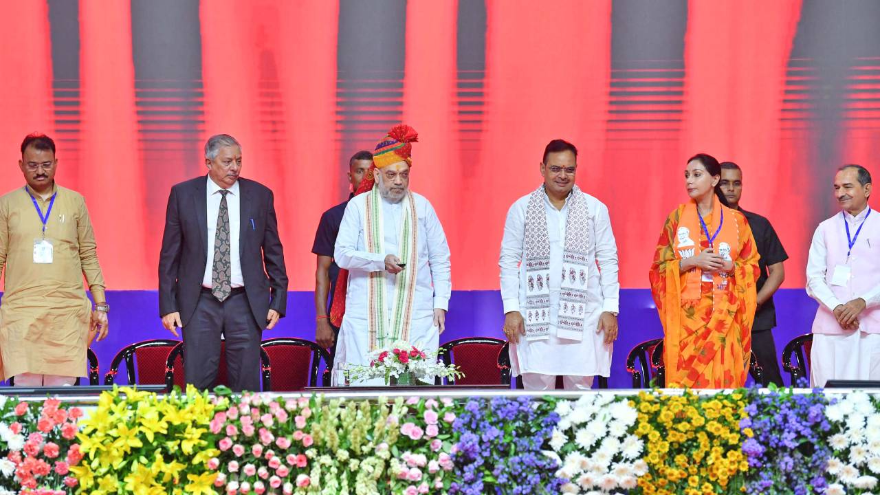 ​केन्द्रीय गृह मंत्री शाह ने दी 9,300 करोड़ रुपये के विकास कार्यों की सौगात, 4 लाख करोड़ रुपये के निवेश एमओयू की हुई ग्राउण्ड ब्रेकिंग