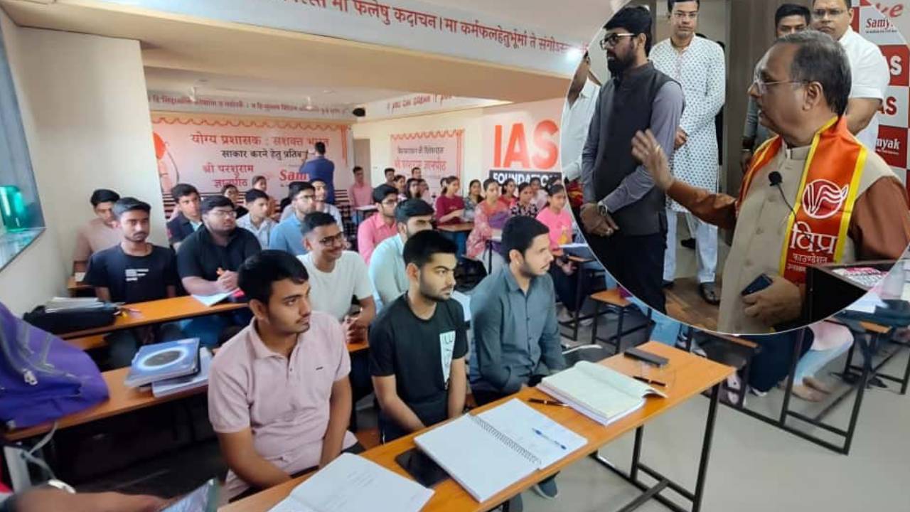 ​श्री परशुराम ज्ञानपीठ में संचालित कोचिंग क्लास में यूपी के पूर्व उप मुख्यमंत्री ने विद्यार्थियों की ली क्लास