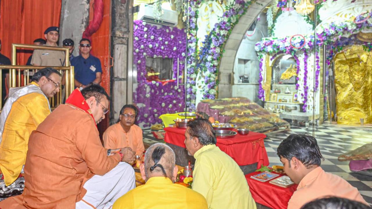 ​मुख्यमंत्री ने मेहंदीपुर बालाजी के किए दर्शन, प्रदेशवासियों की सुख-समृद्धि की कामना की
