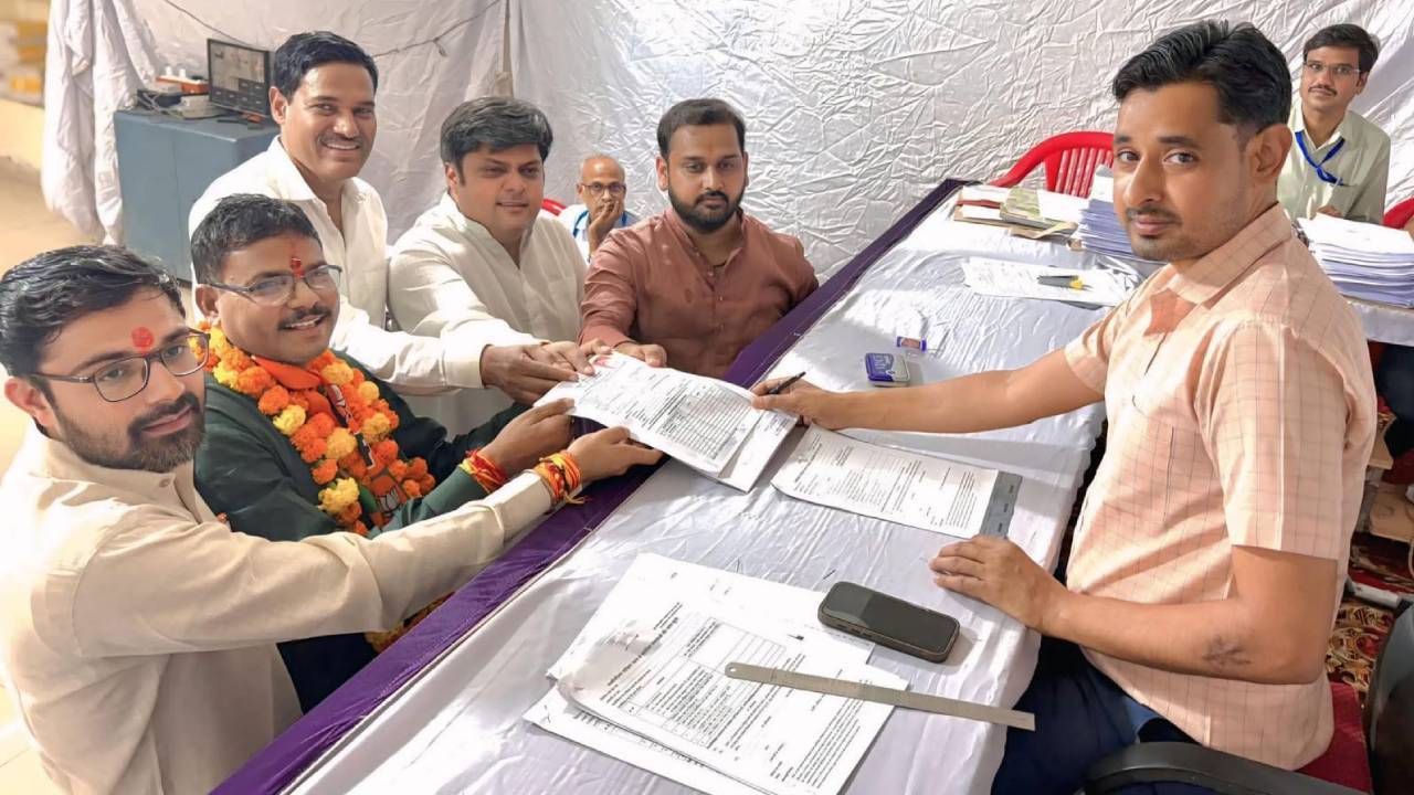 भारतीय जनता पार्टी प्रत्याशी मोरपाल सुमन ने भरा नामांकन
