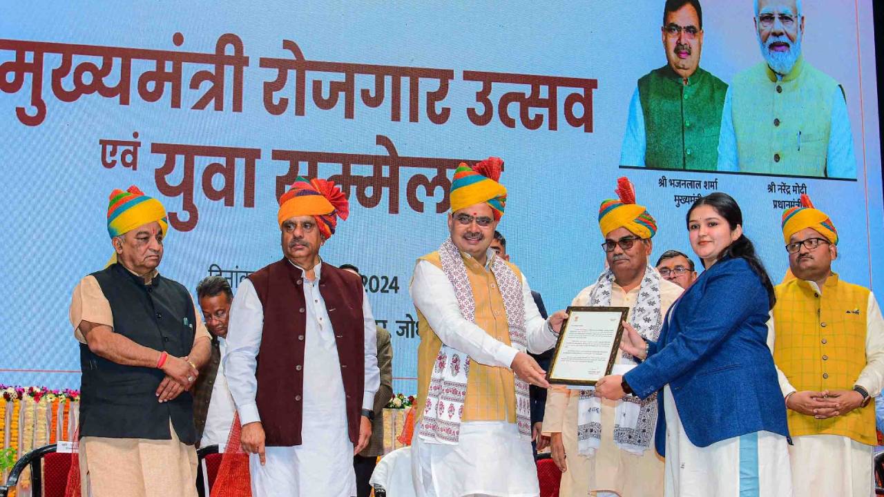 चिकित्सा विभाग ने रचा कीर्तिमान: 35 हजार पदों पर भर्ती प्रक्रिया पूर्ण, 15 हजार पदों पर जल्द होगी भर्तियां