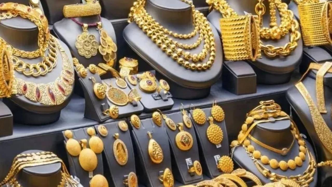 ​सोना ₹10,600 और चांदी ₹30,090 गिरी, फेस्टिव डिमांड कम होने से हुई गिरावट