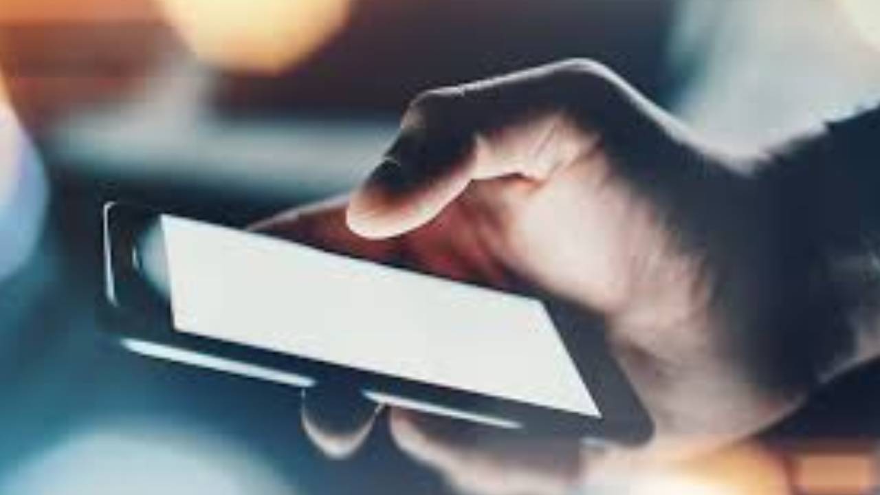 ​एंड्रॉयड स्मार्टफ़ोन पर हैकिंग का खतरा, सरकार ने जारी की चेतावनी