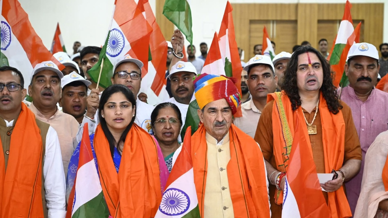 ​भाजपा प्रदेश कार्यालय में सामूहिक रूप से गूंजा ‘‘वंदे मातरम्’’