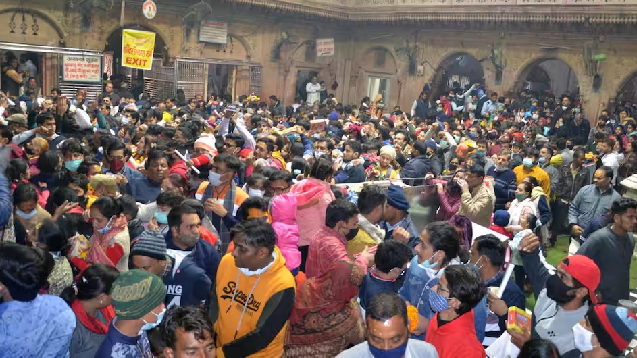 ​श्री बांके बिहारी मंदिर के अब घर बैठे हो सकेंगे दर्शन, जल्द शुरू होगी लाइव स्ट्रीमिंग