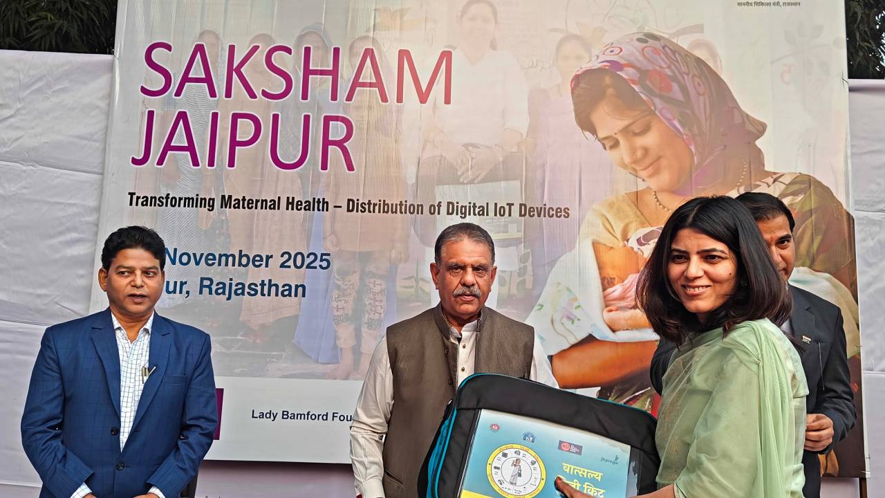 ​मातृत्व अभियान के तहत जयपुर जिले में उत्कृष्ट कार्य करने वाले कार्मिकों को चिकित्सा मंत्री ने किया सम्मानित