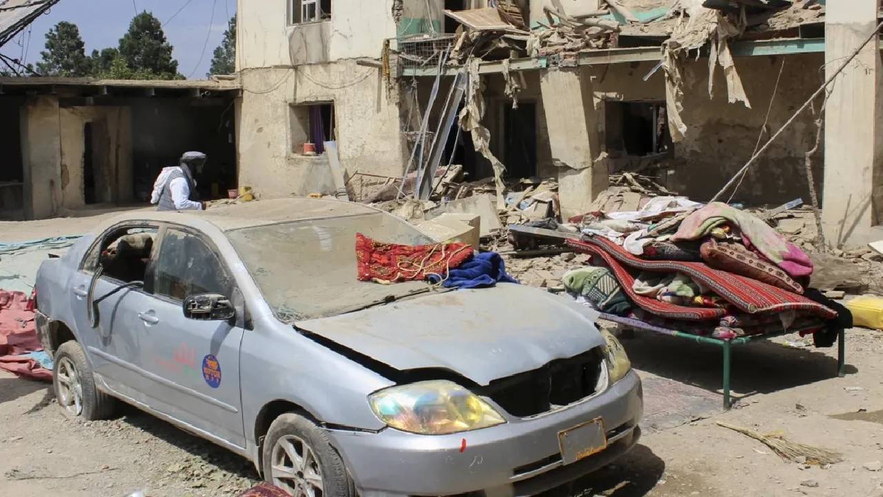 पाकिस्तान का रात के अंधेरे में अफगानिस्तान पर हमला, बमबारी में नौ बच्चों समेत 10 की मौत