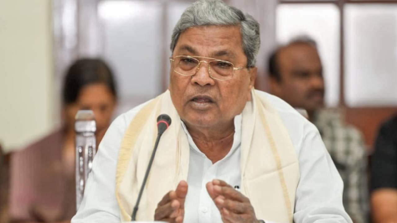 ​कर्नाटक कांग्रेस में खुलकर आई अंतर्कलह, सिद्दरमैया बोले- हाईकमान का फैसला मानेंगे