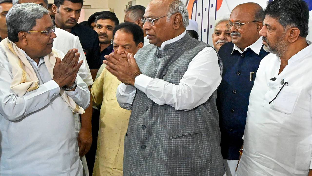 ​खरगे ने दिए कर्नाटक संकट हल करने के संकेत, बोले- राहुल और सोनिया गांधी से बात करूंगा