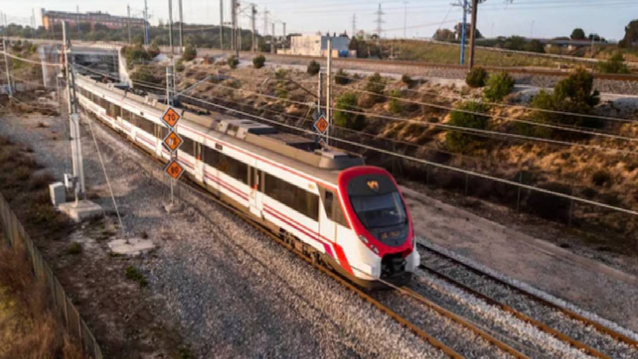 चीन में बड़ा रेल हादसा, ट्रेन से कटकर 11 रेलवे कर्मचारियों की मौत