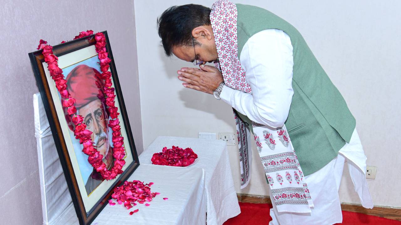 ​मुख्यमंत्री ने महात्मा ज्योतिबा फुले की पुण्यतिथि पर श्रद्धांजलि अर्पित की