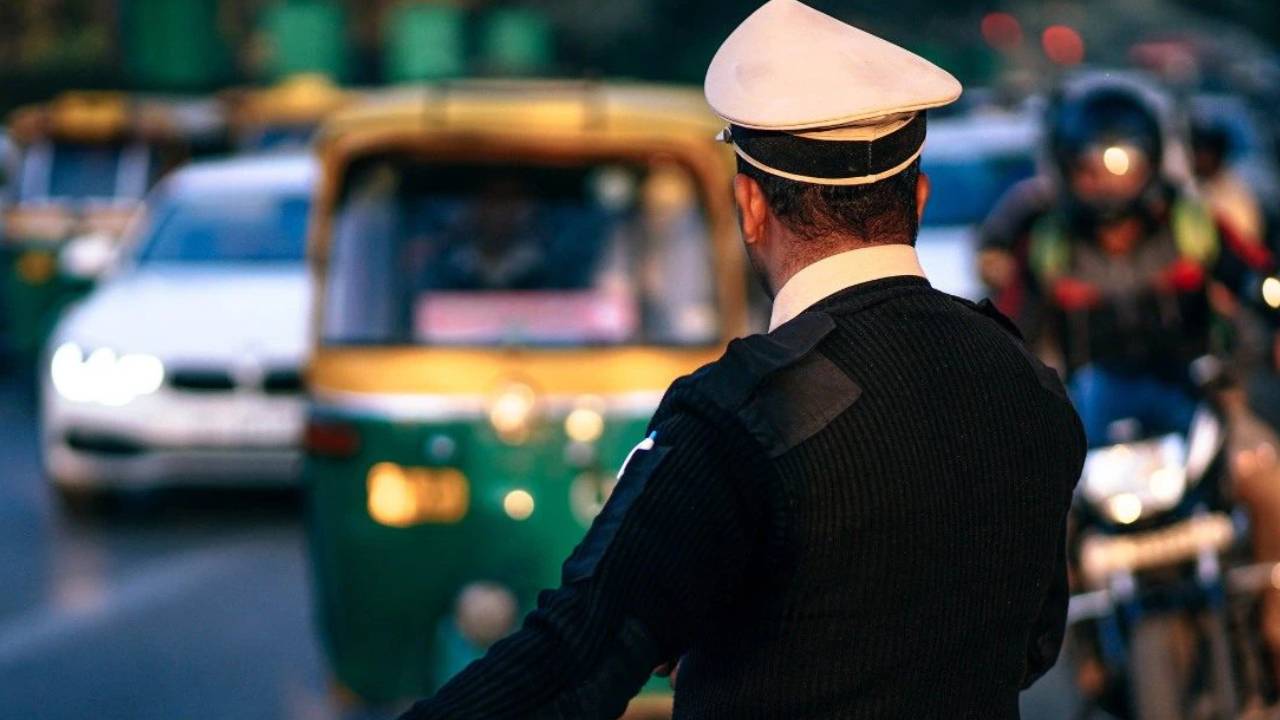 यातायात नियमों की पालना में जयपुर पुलिस की सख्ती, चालान काट कर 1 करोड़ 54 लाख 53 हजार रुपये राजकोष में जमा करवाये