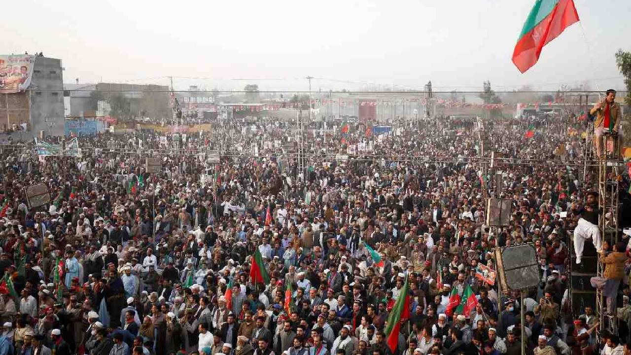 ​रावलपिंडी-इस्लामाबाद में कर्फ्यू, सड़कों पर मुनीर की सेना