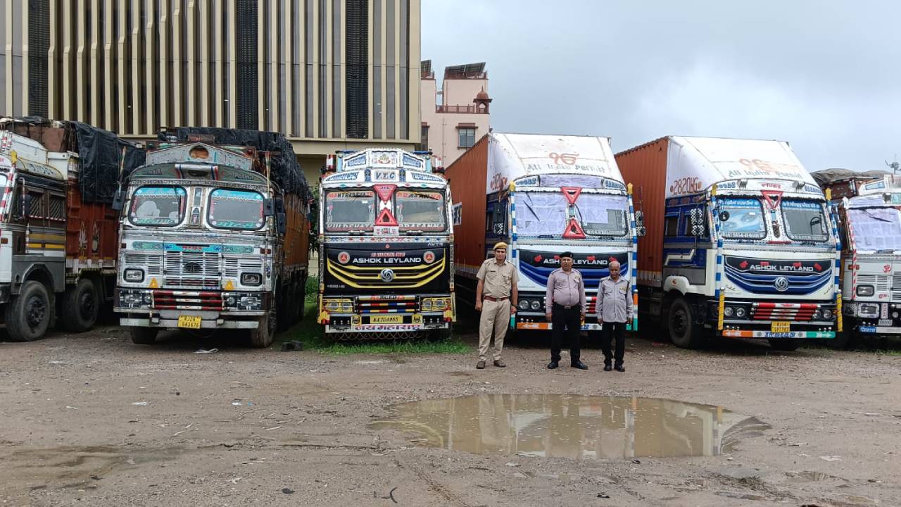 ​मुख्य कर आयुक्त कुमार पाल गौतम के निर्देषों की अनुपालना में वाणिज्यिक कर विभाग की बड़ी कार्यवाही