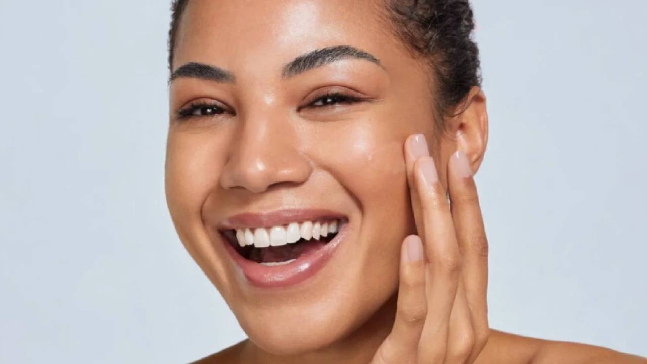 ​नाइट सीरम लगाने से चेहरे पर दिखेगा शानदार ग्लो, घर बैठे होगा फायदा